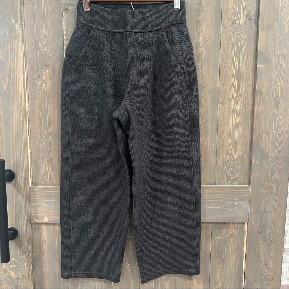 Lululemon Ribbed Straight Legged Super High Rised Crop 23”